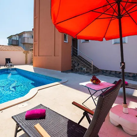 Apartamento Stunning In With Wifi Pula