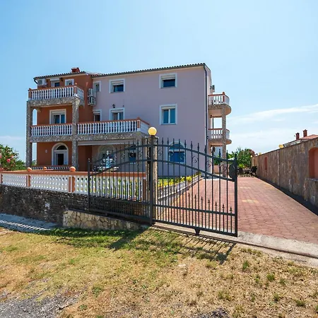 Stunning In With Wifi Appartement Pula