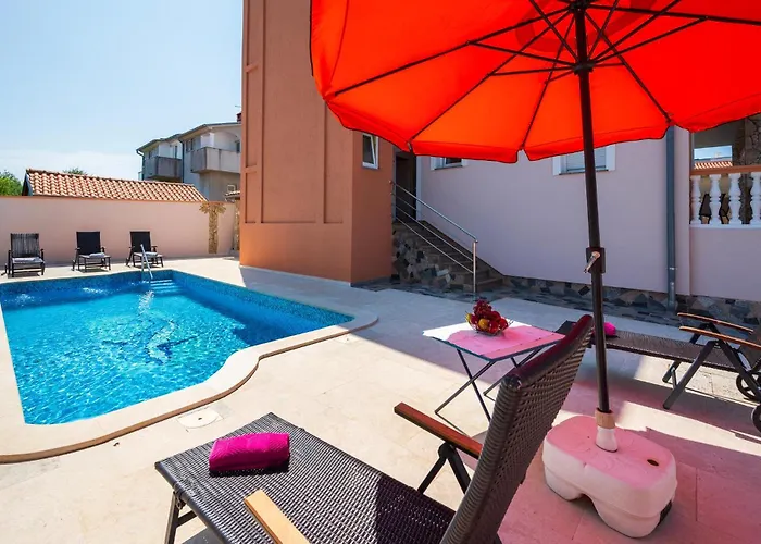 Apartment Stunning In With Wifi Pula